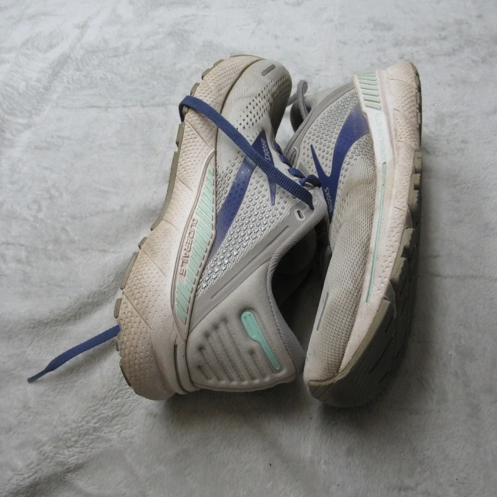 Brooks Women 7 Running Shoes Adrenaline‎ GTS 22 Gray Blue Athletic Sneakers Read